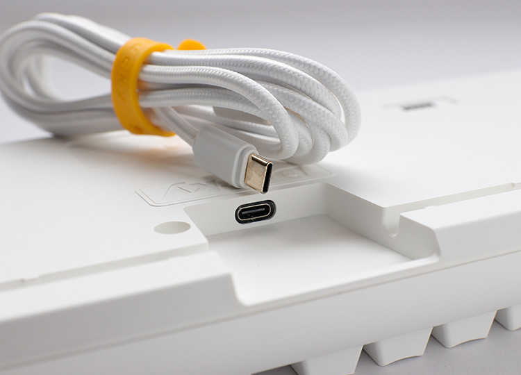 Ducky ONE 3 TKL mechanikus RGB billentyűzet (MX Blue) fehér #5