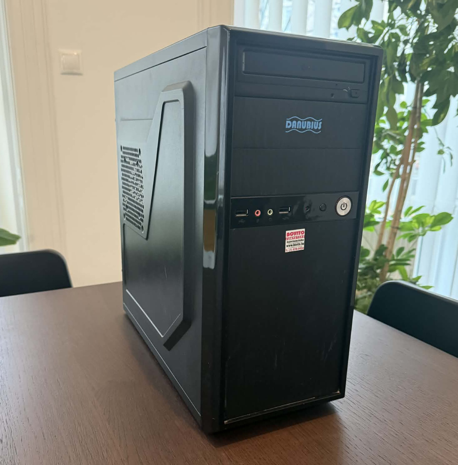 Egyedi használt PC (Core i7, 8GB, 256GB SSD, Int. VGA, Win 11 Home) #1