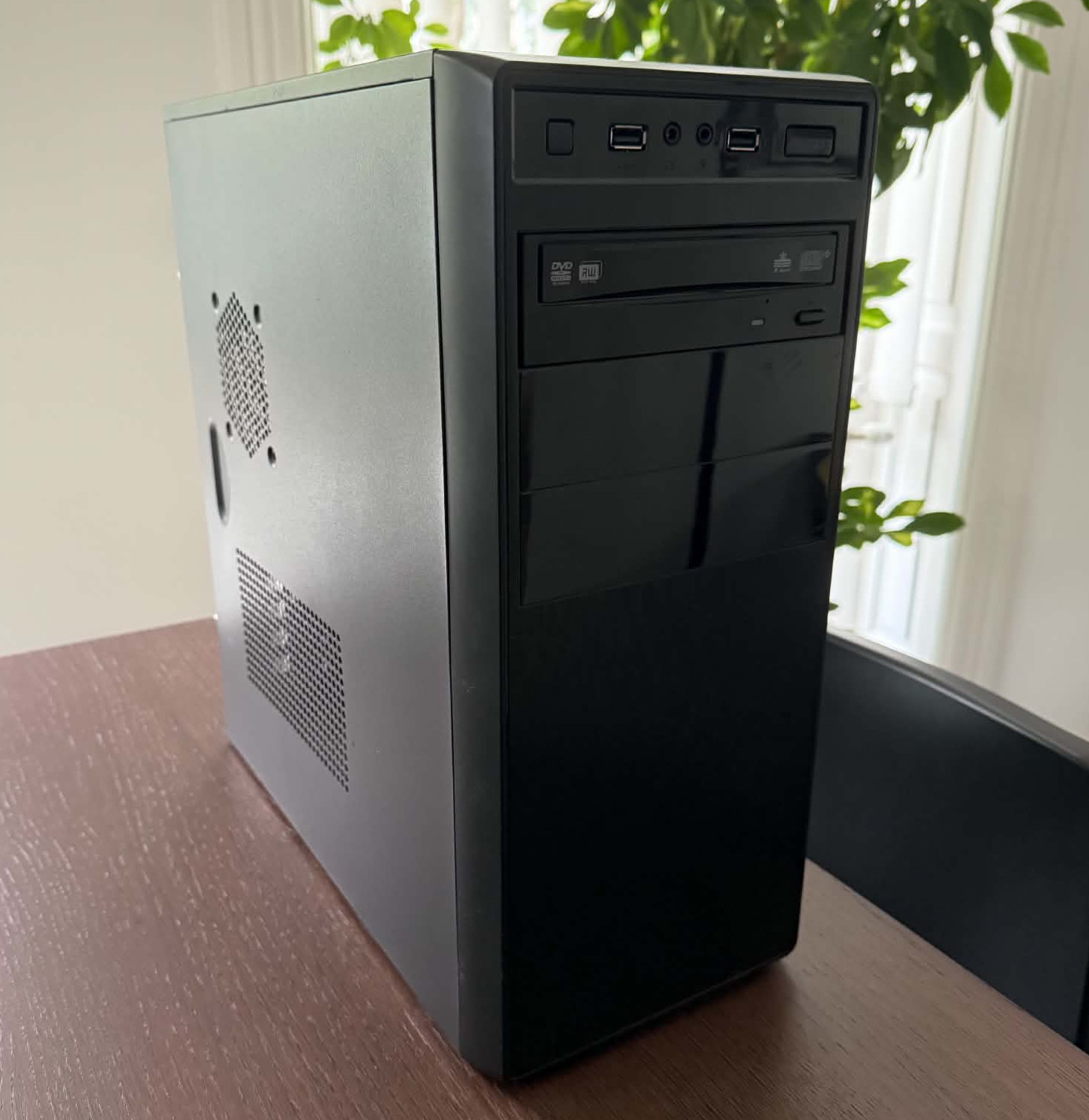 Egyedi használt PC (Core i3, 8GB RAM, 256GB SSD, GT210 VGA, Win 11 Home) #1