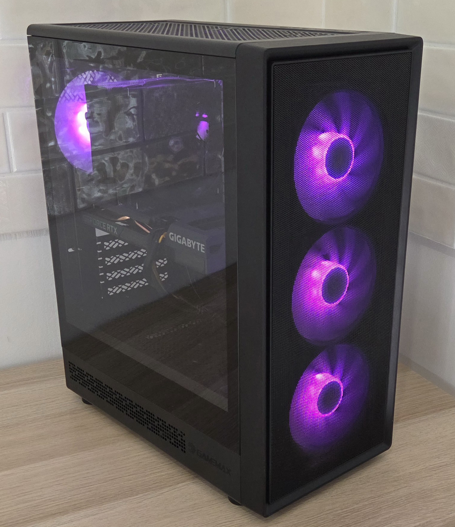 Egyedi használt Gamer PC (i5-10600KF, 16GB RAM, 512GB SSD, RTX3060, Win 11 Home) #1